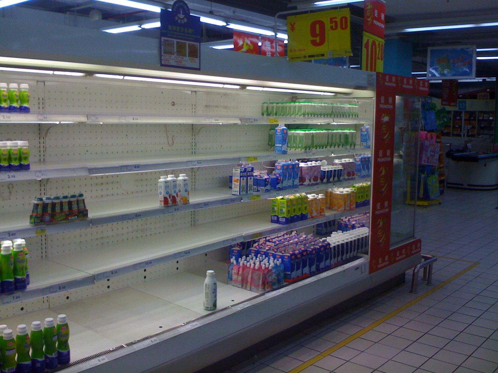 Așteptări de scumpiri în comerț: Managerii anticipează creșteri de prețuri, dar vânzările vor rămâne stabile
