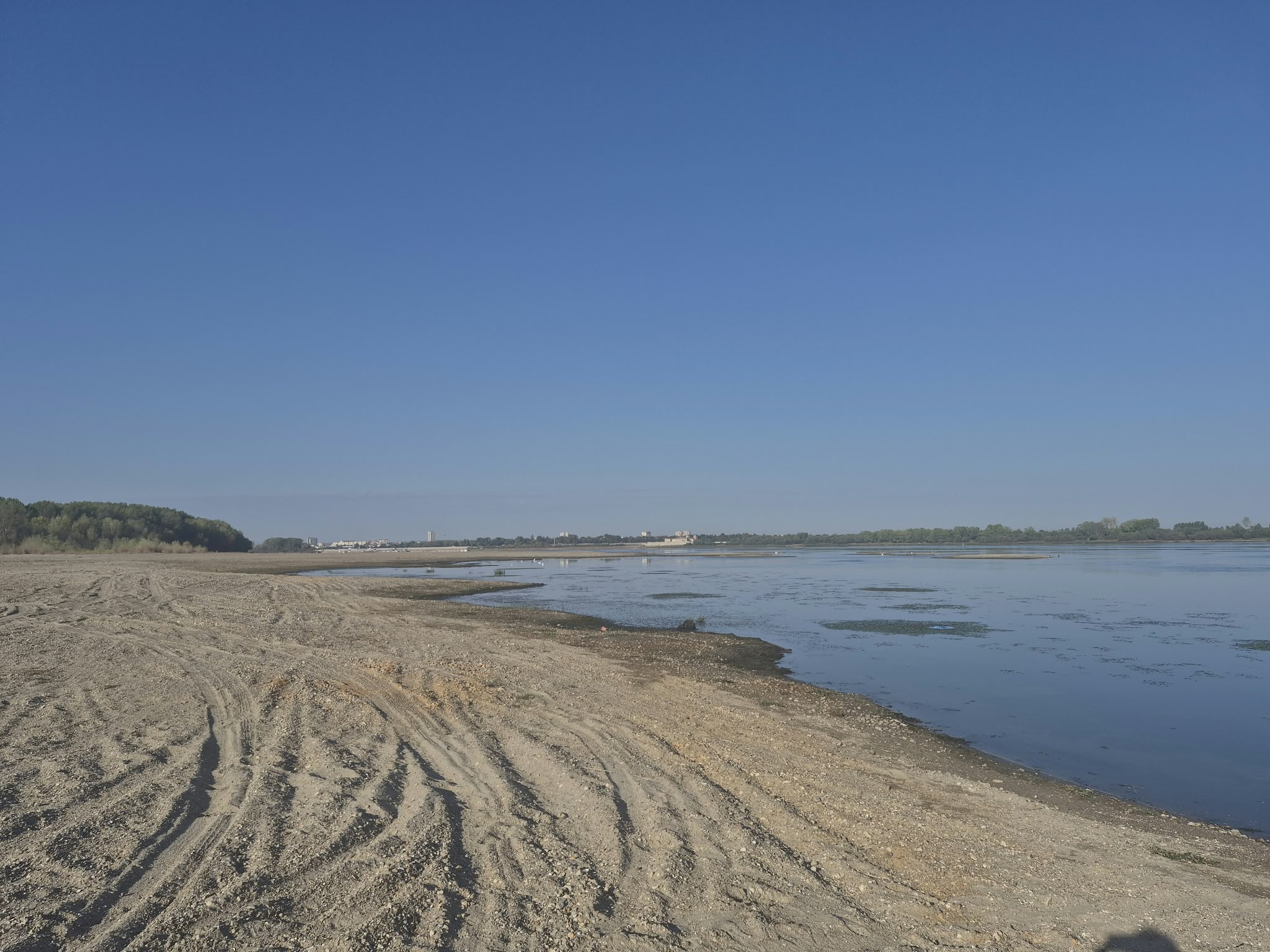 Nivelul Dunărei a scăzut la un prag critic, afectând grav navigația și transportul fluvial