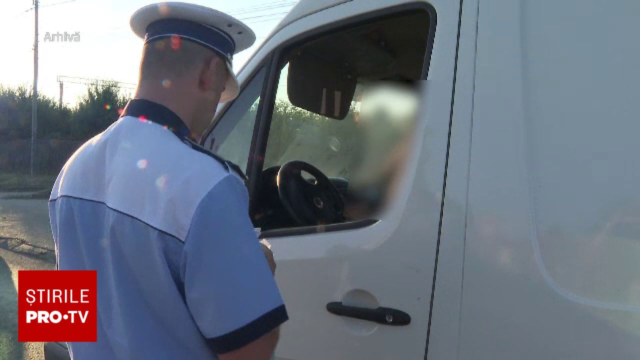 Șofer de microbuz școlar prins beat cu 20 de copii în vehicul, peste capacitatea legală