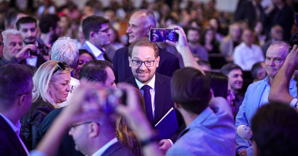 Dominic Fritz răspunde criticilor lui Alfred Simonis privind utilizarea temei Revoluției în politică
