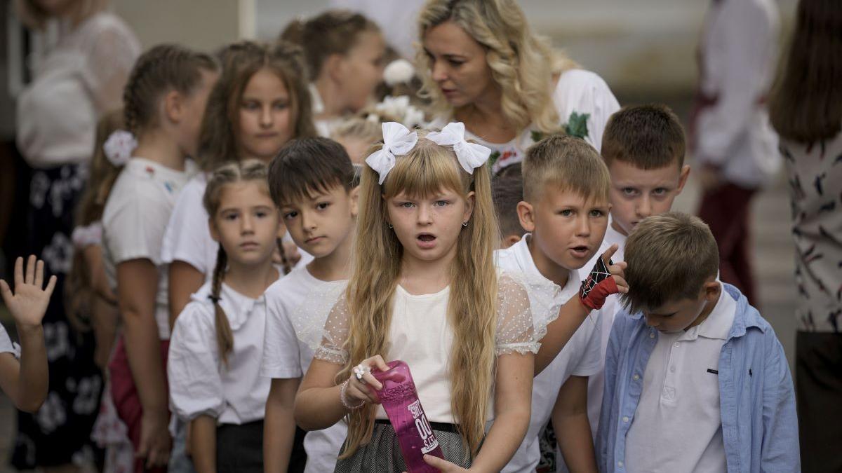 Aproape 50.000 de elevi vor primi sprijin financiar prin programul PRIMII
