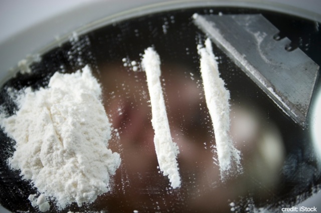 Doi români și un columbian prinși cu 300 de grame de cocaină în Brașov