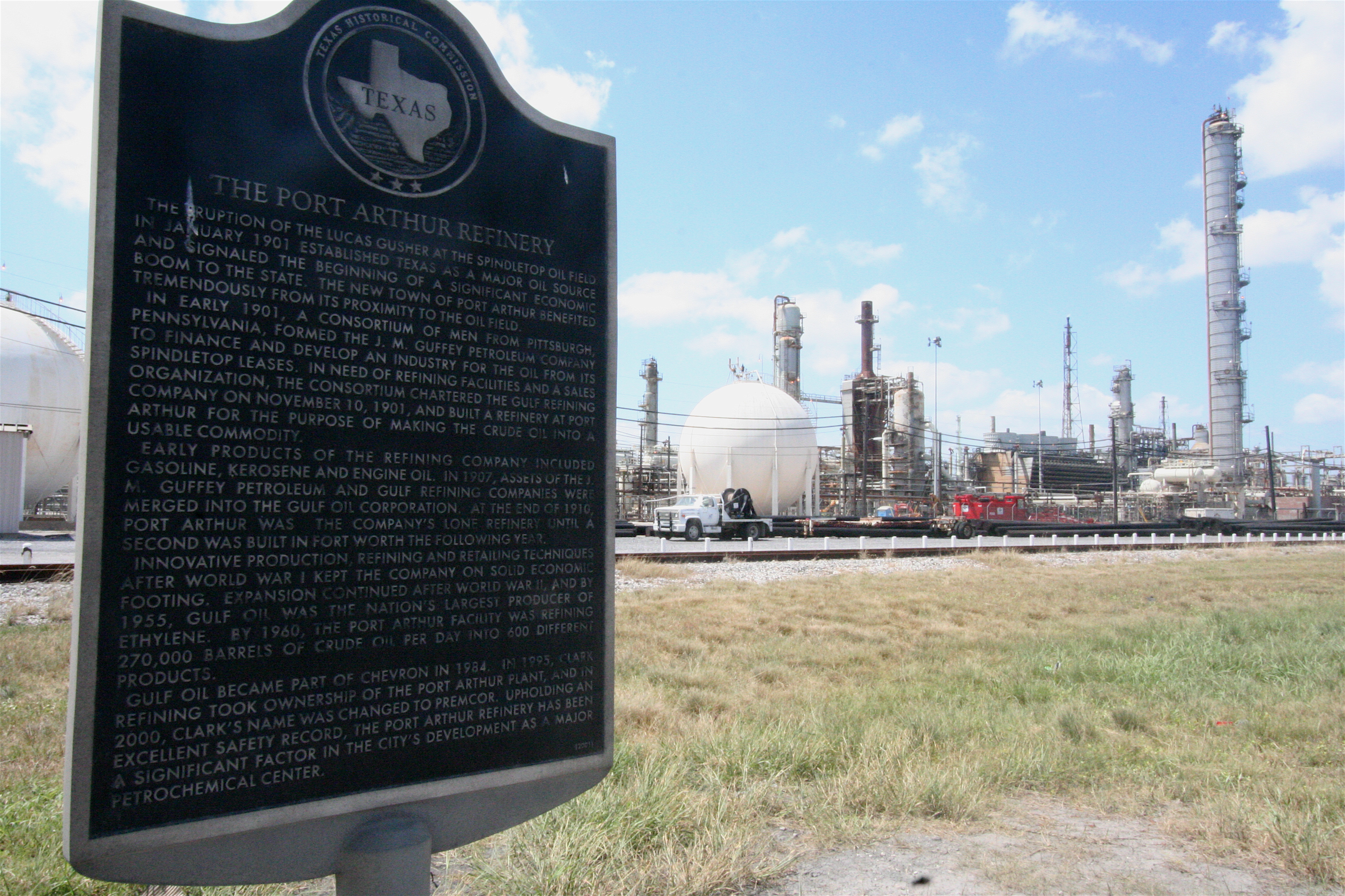 Petrotel Lukoil are datorii de peste 1,5 miliarde de lei. Lista creditorilor a fost stabilită de instanță