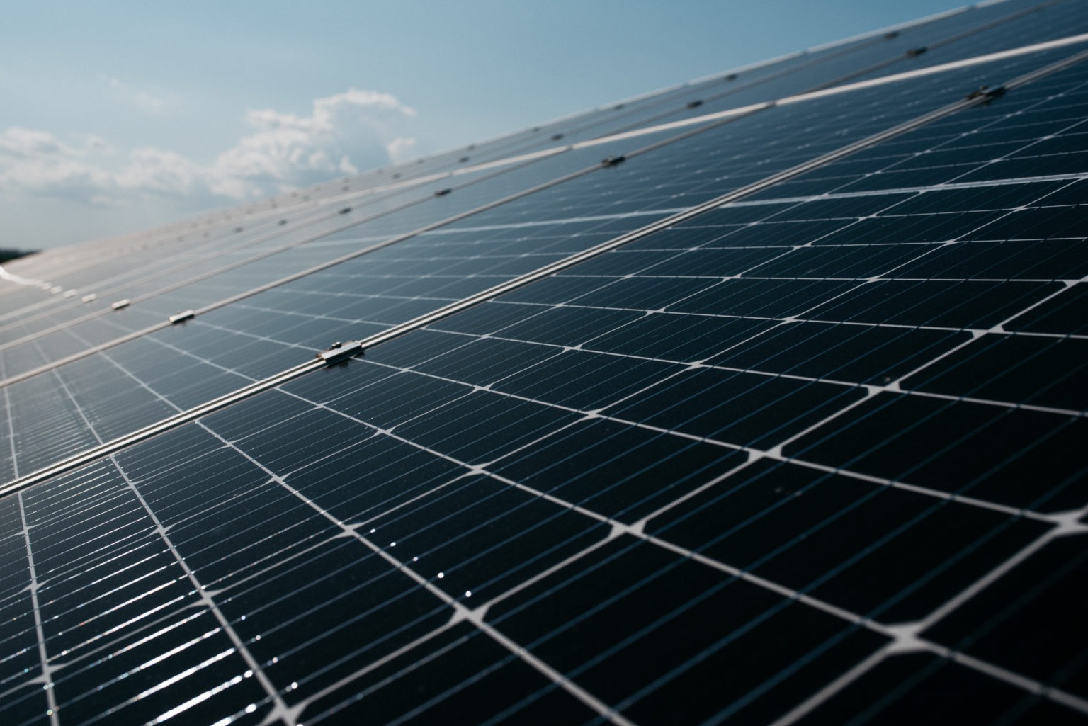 BCR a acordat finanțări de 535 de milioane de euro pentru proiecte energetice în România