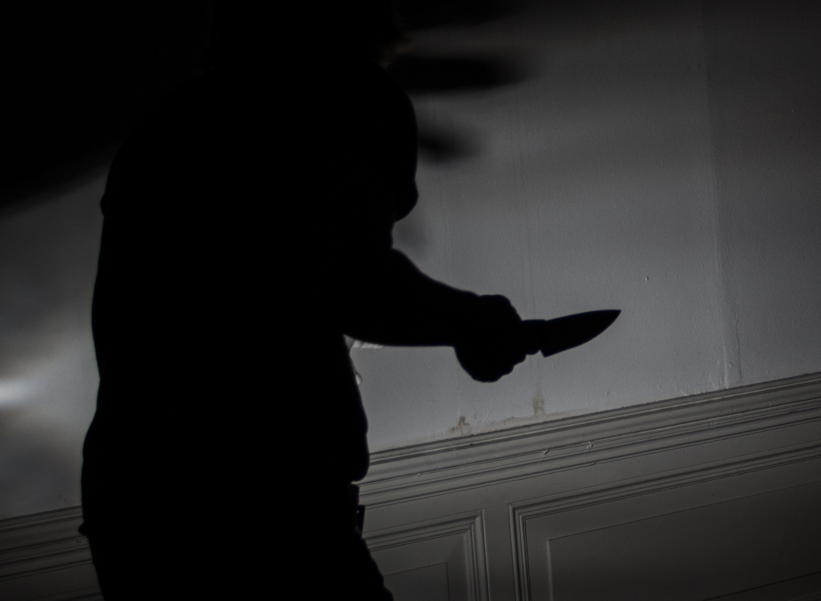 Tragedie în orașul Roman: o femeie a fost ucisă de concubin, iar agresorul s-a aruncat de la înălțime