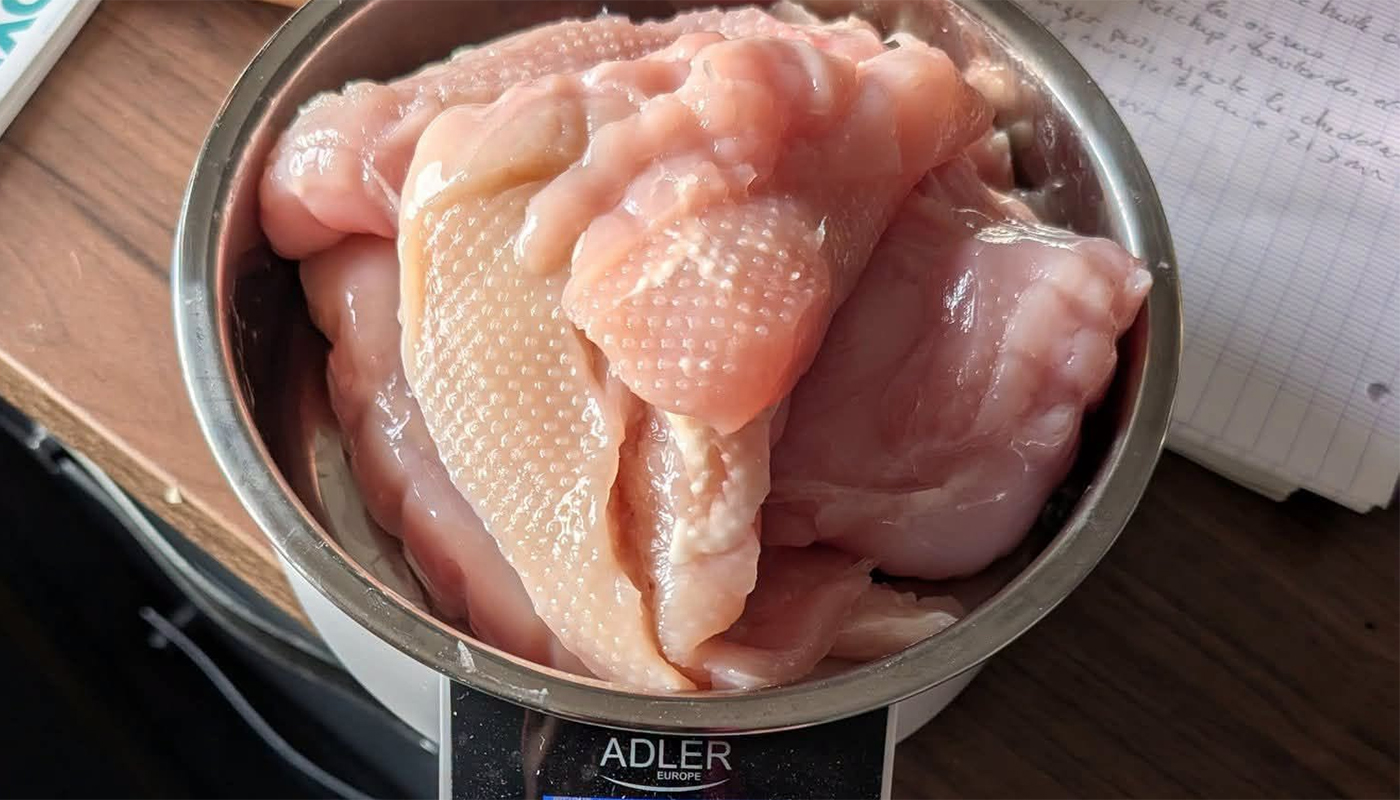 Diferență masivă de greutate la un produs cumpărat din supermarket: o româncă a descoperit o eroare de cantitate