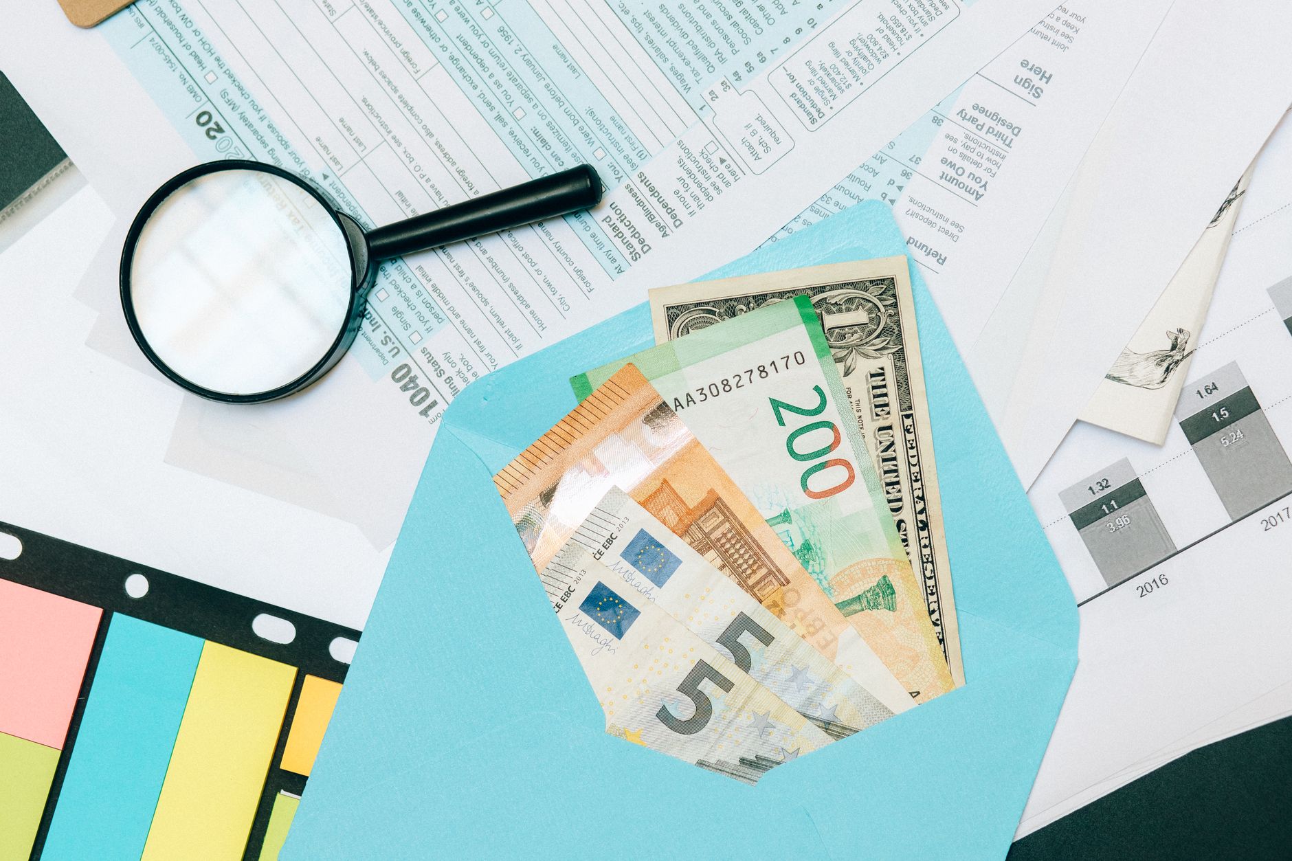 Dolarul american câștigă teren față de euro, afectând dinamica piețelor și costurile importurilor