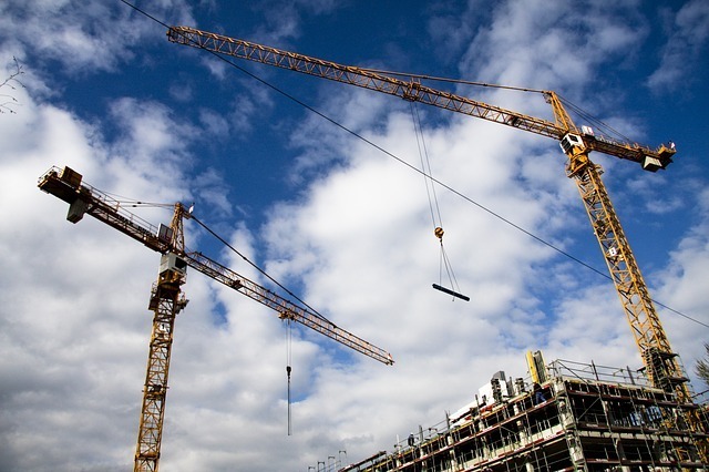 Numărul autorizațiilor de construire pentru locuințe a scăzut cu 12% în primele opt luni ale anului 2026