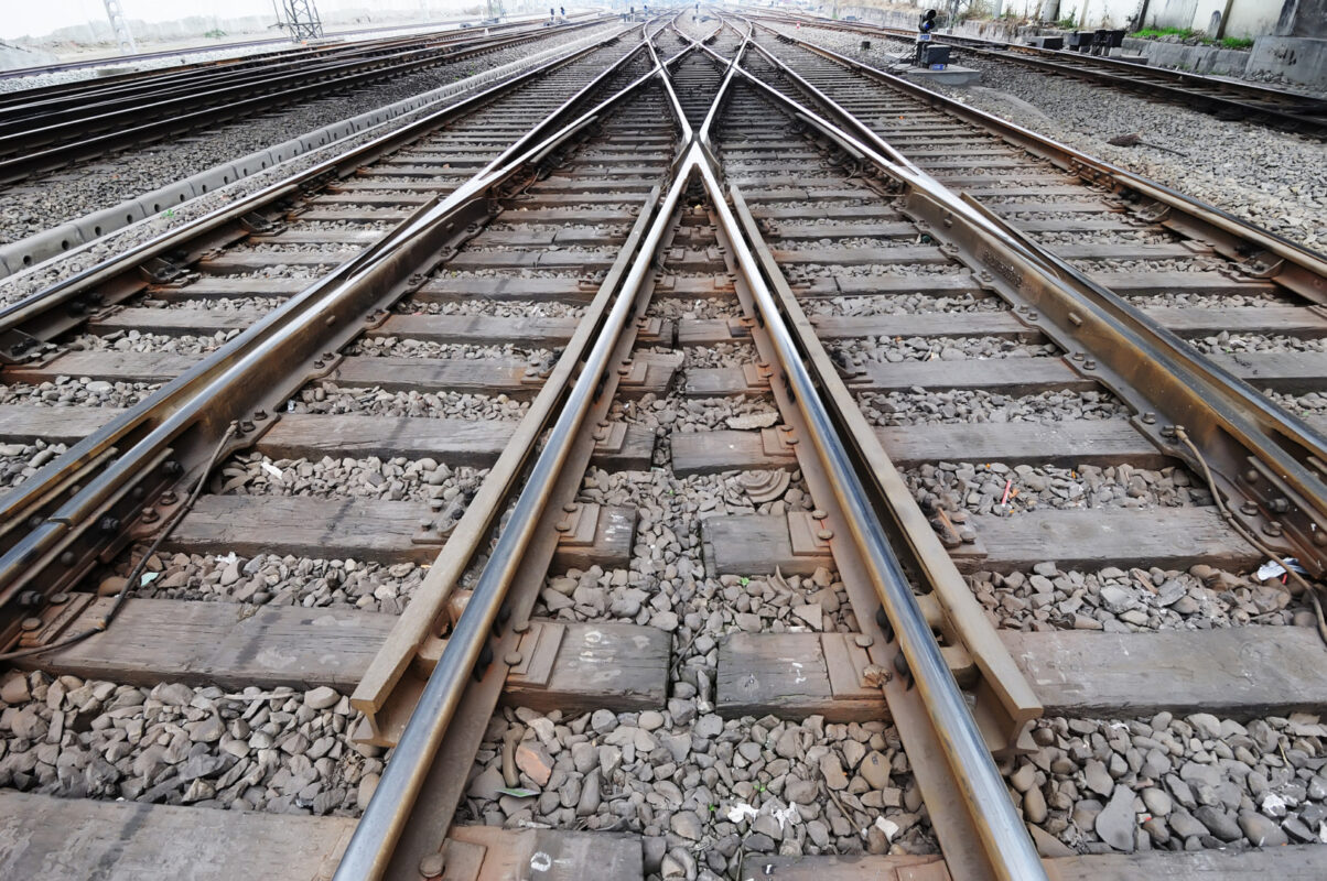Asociația Pro Infrastructură solicită redeschiderea circulației feroviare între Cluj-Napoca și Poieni în 2027