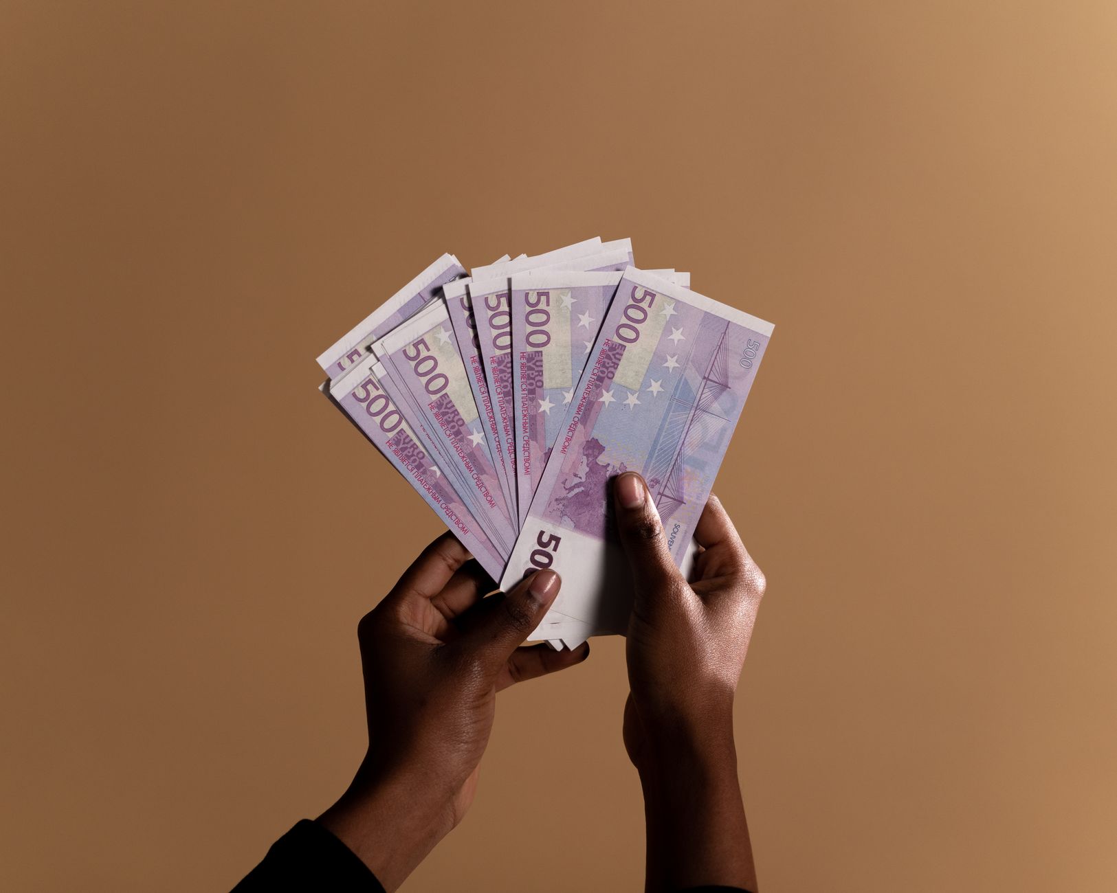 Economiile românilor au scăzut în termeni reali din cauza inflației, arată datele Allianz Global Wealth Report
