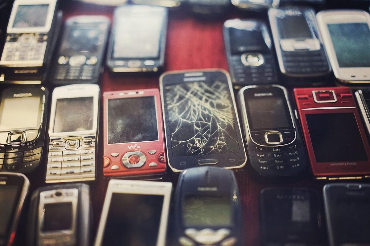 România colectează 57% din deșeurile electronice, dar barierele administrative sufocă operatorii