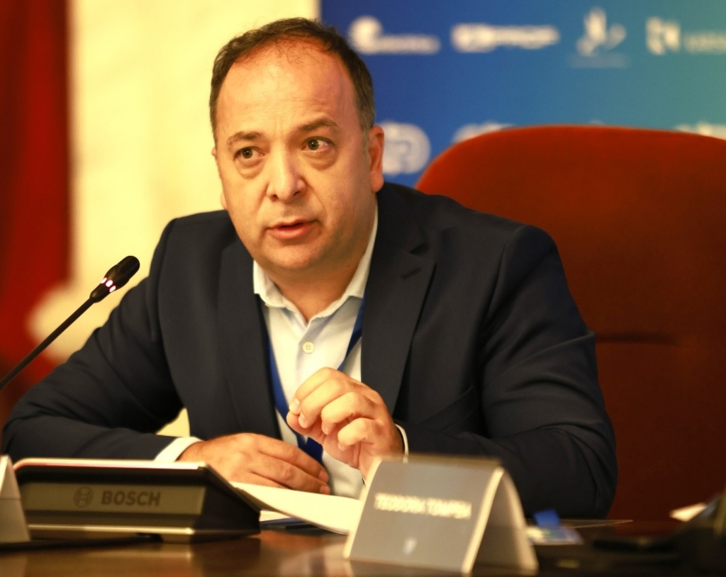 Adrian Negrescu avertizează: România are nevoie de un guvern care să reducă deficitul bugetar