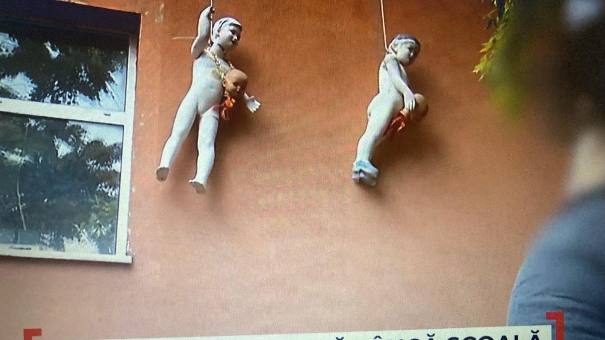Incident la o școală din Capitală: Elevi îngroâți de manechine macabre și un bărbat care apare în lenjerie