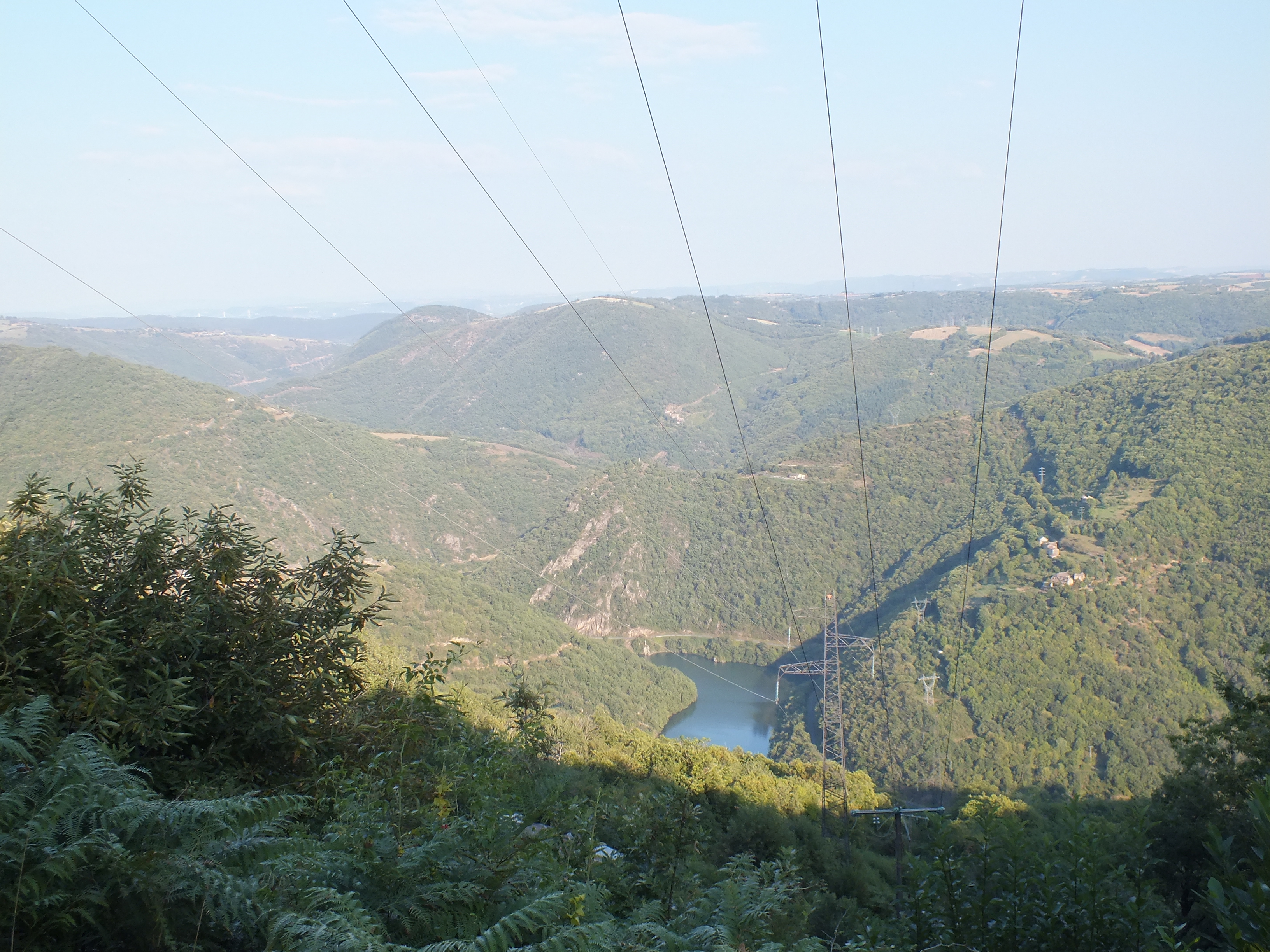 ELCEN a încercat să vândă energie electrică la prețuri record, dar licitațiile au fost anulate