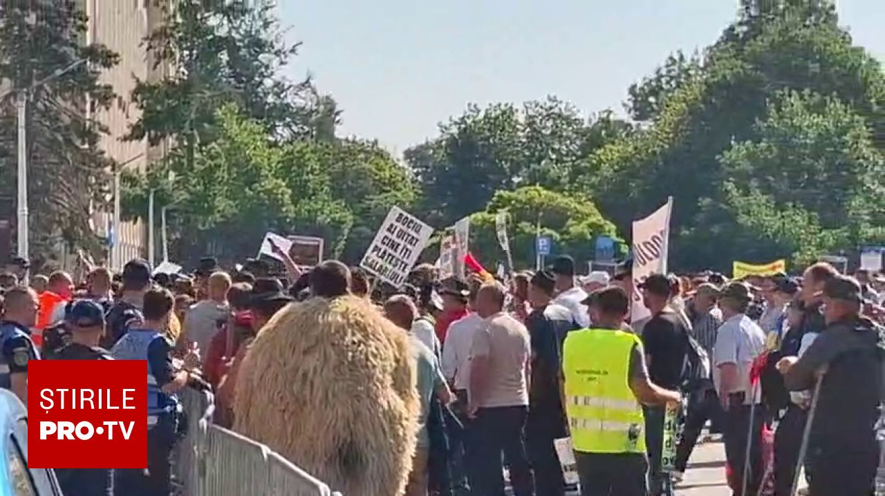 Protest de amploare al fermierilor în fața Guvernului. Oierii anunță că rămân în stradă până își rezolvă revendicările