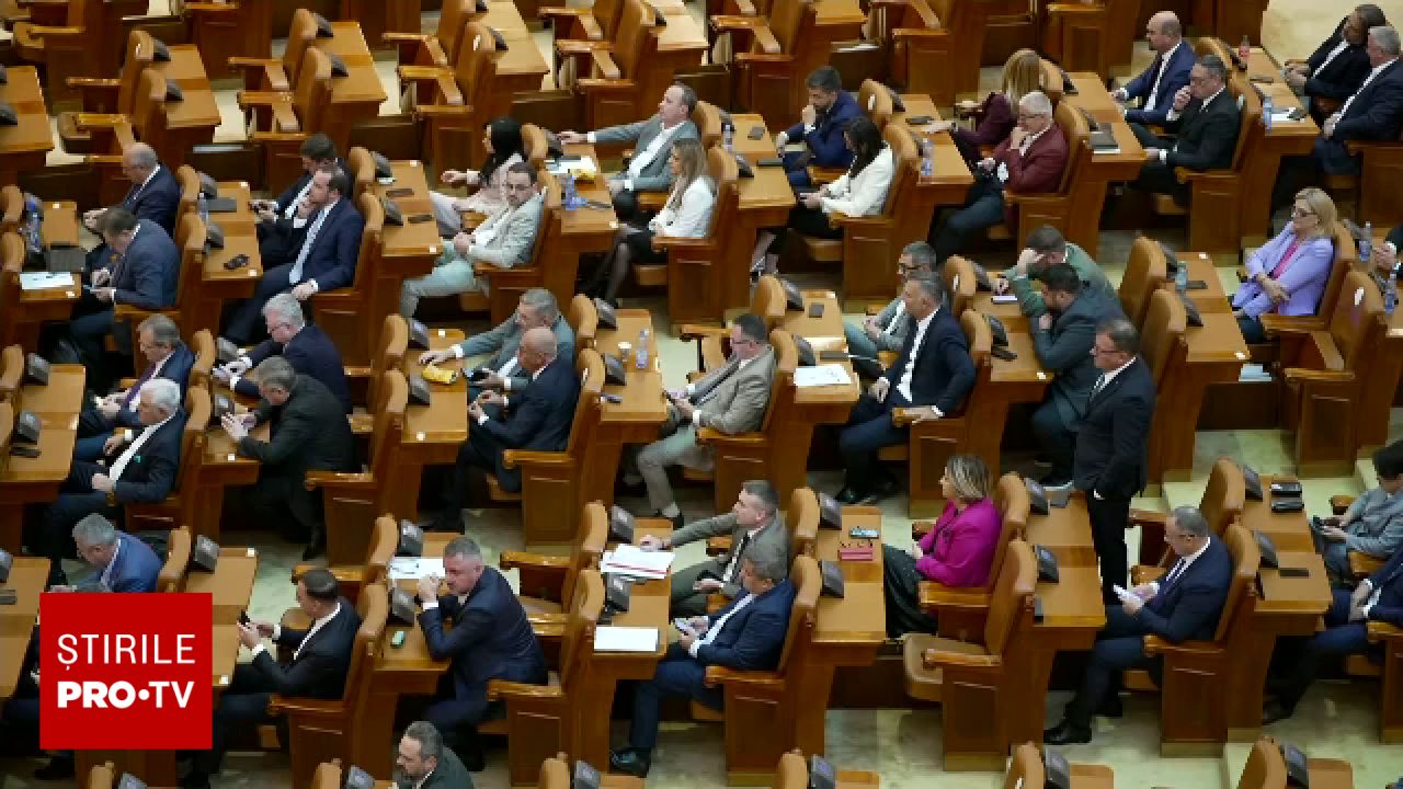 Instabilitatea politică pune sub presiune ratingul României; euro rămâne la un nivel ridicat