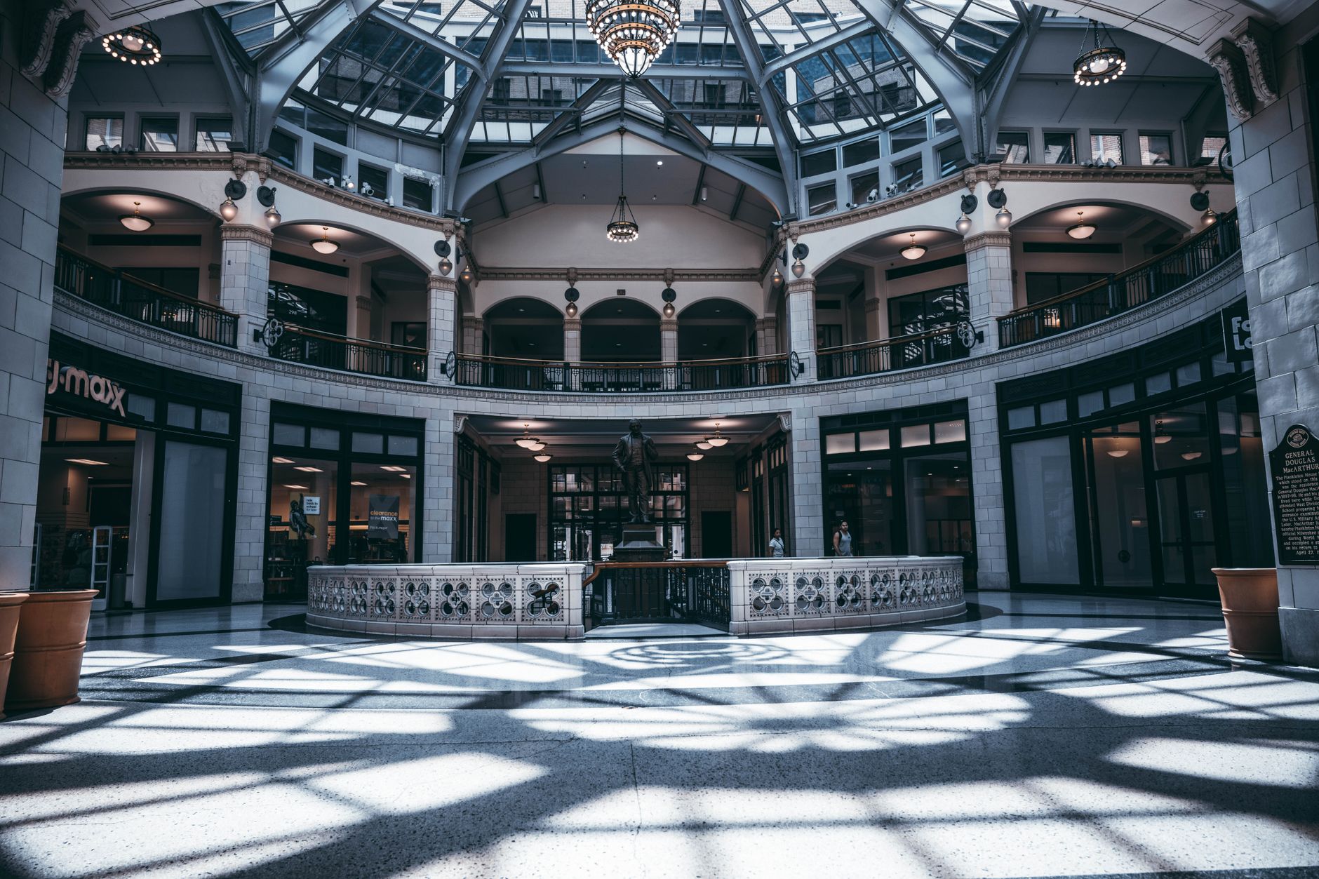 Piața de retail din România se mută spre modernizarea proiectelor existente