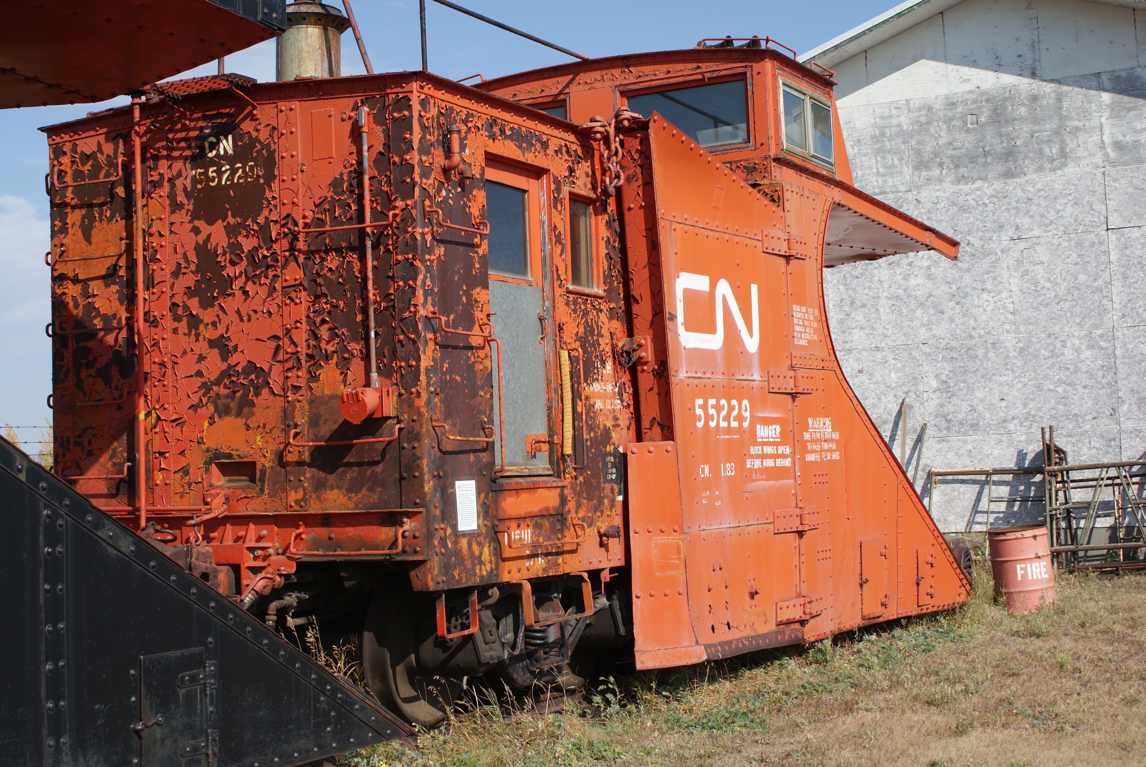 Accident feroviar tragic în județul Galați: patru persoane au decedat după ce un tren a lovit o autoutilitară