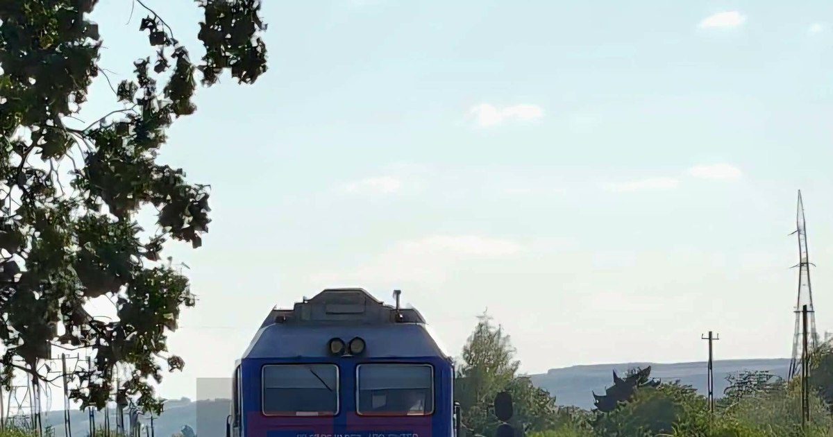 Tragedie în județul Galați: patru persoane, inclusiv un copil, au murit după lovirea unei autoutilitare de un tren