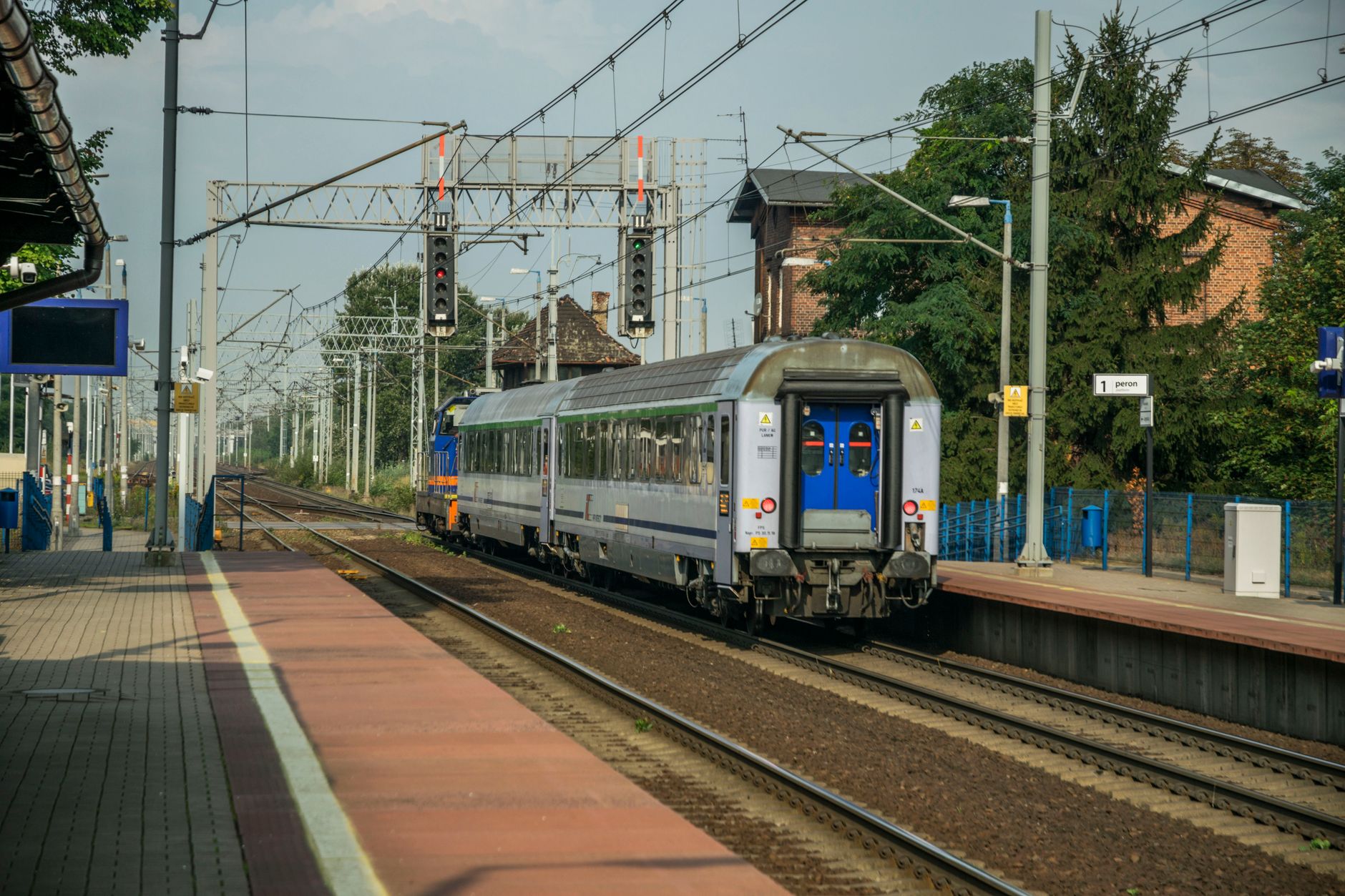 Tragedie în Galați: Patru persoane au murit după ce un tren de călători a lovit o autoutilitară