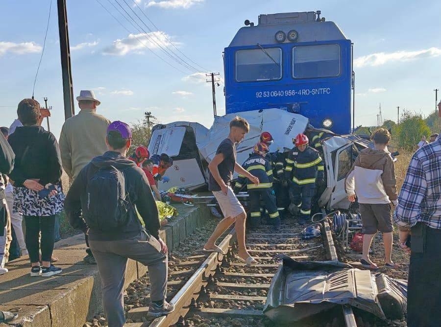 Tragedie în județul Galați: Patru membri ai unei familii au murit după ce un tren a lovit o autoutilitară