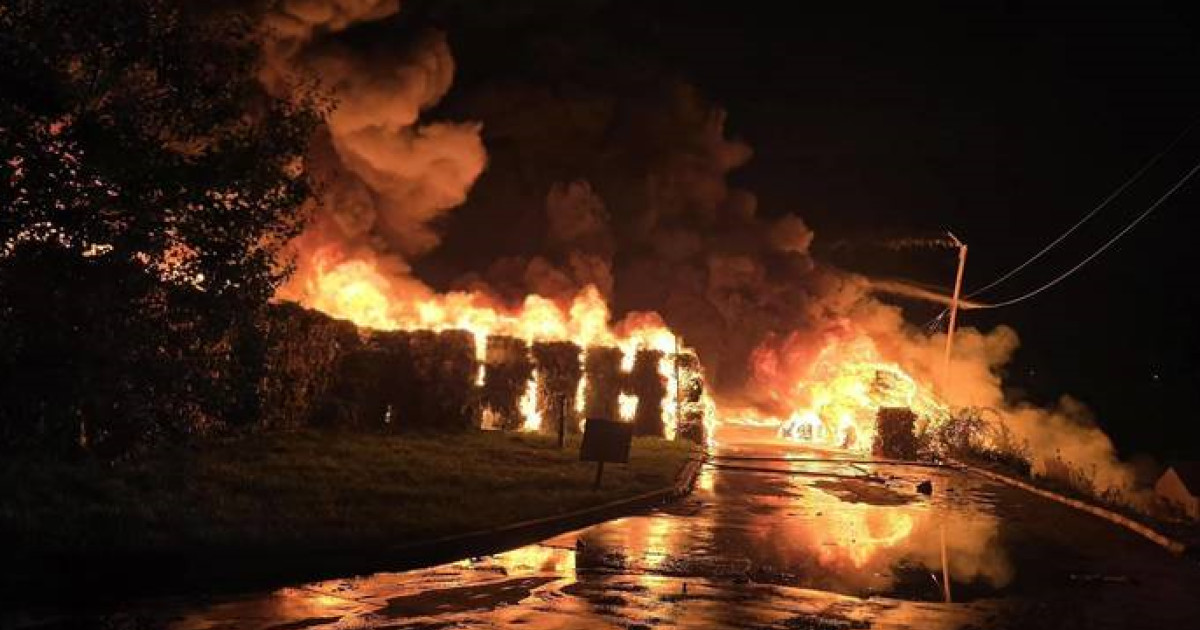 Incendiu de proporții la o stație de reciclare deșeuri din apropierea Sibii