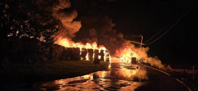 Incendiu de proporții la o stație de sortare-reciclare deșeuri în apropierea Sibii