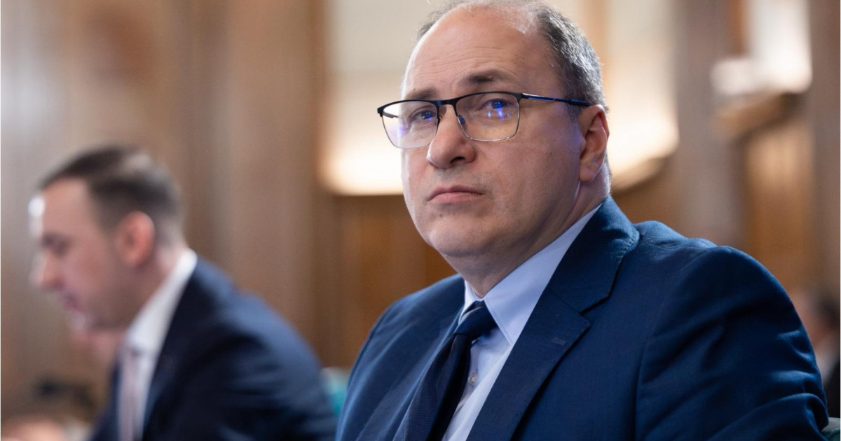 Moment stânjenitor pentru ministrul educației, Mihai Dimian, în timpul discursului de la Iași