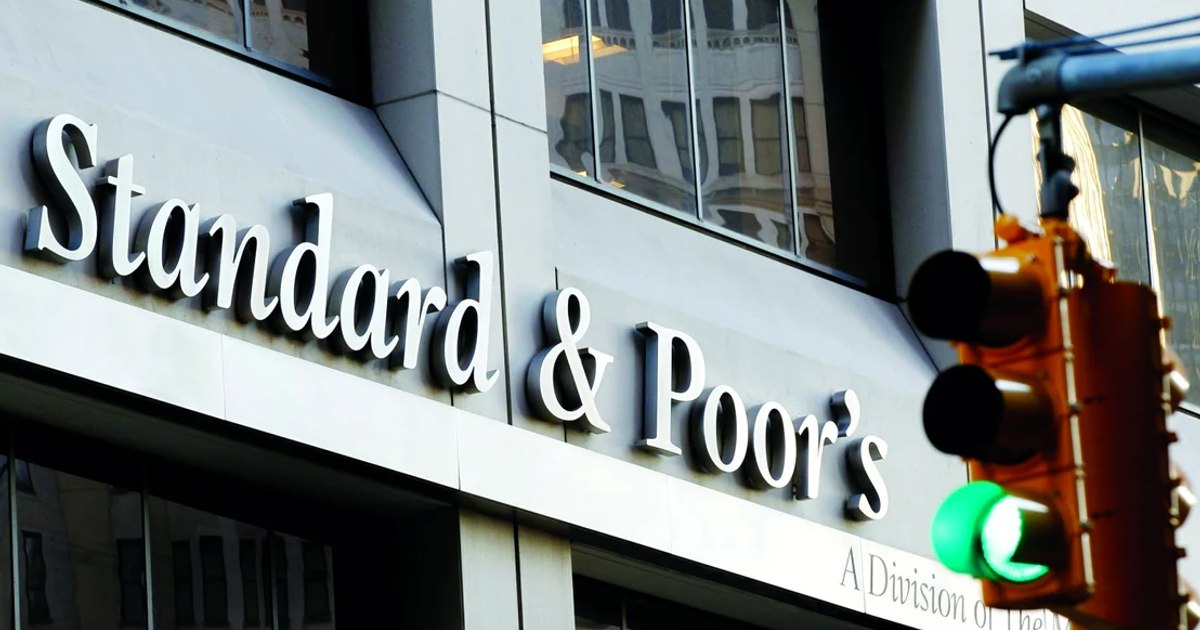 S&P Global revizuiește ratingul României: există riscul unei retrogradări în categoria junk