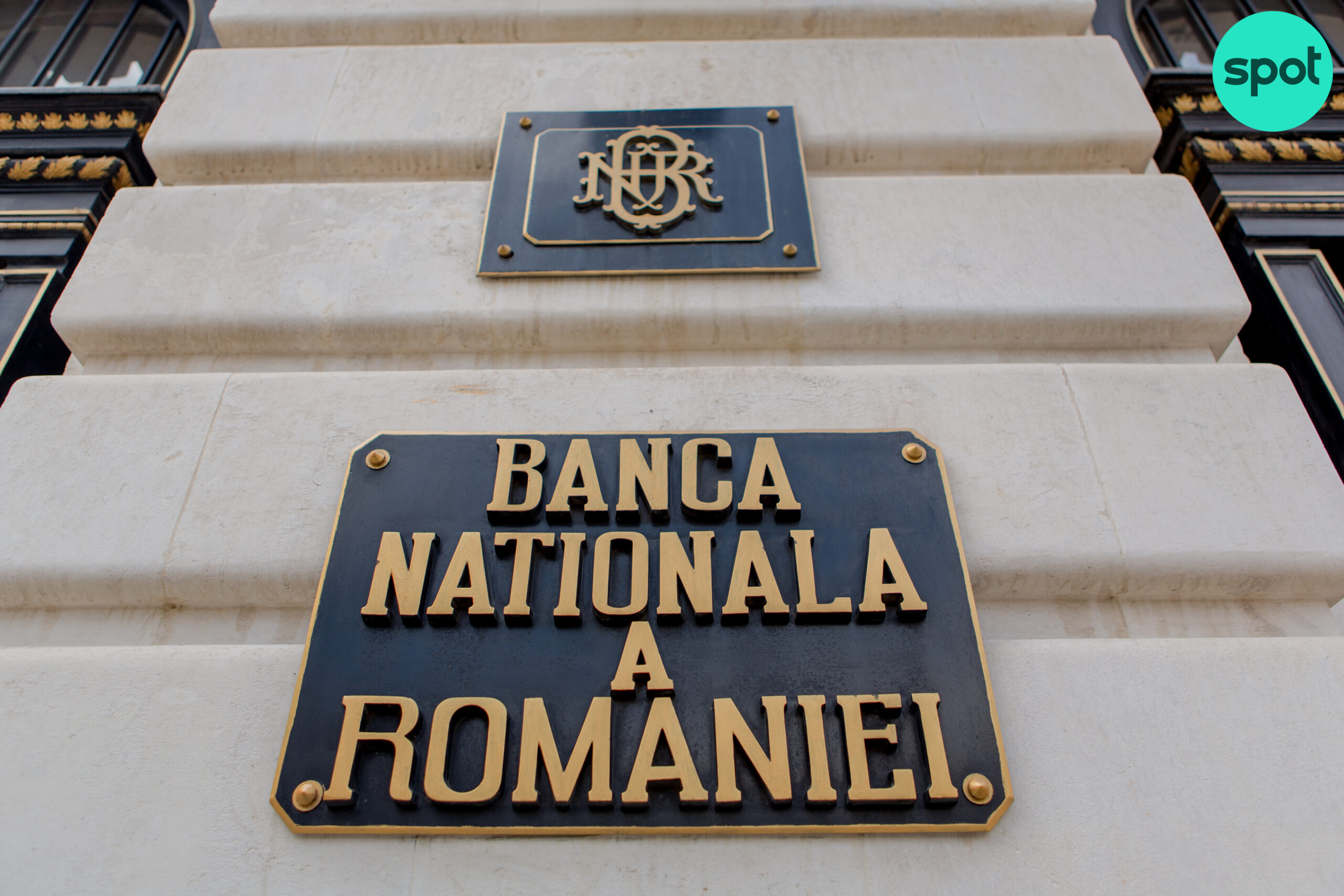 Cursul euro a depășit pragul de 5,34 lei, în contextul volatilității de pe piața interbancară