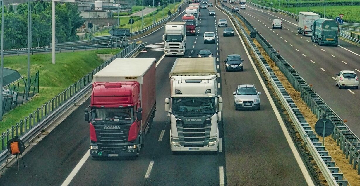 Transportatorii cer reevaluarea taxelor și monitorizarea platformei TollRo după problemele de funcționare