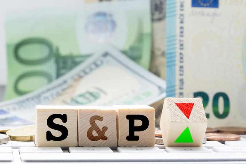 S&P va anunța vineri seara ratingul României. Autoritățile mizează pe stabilitatea execuției bugetare