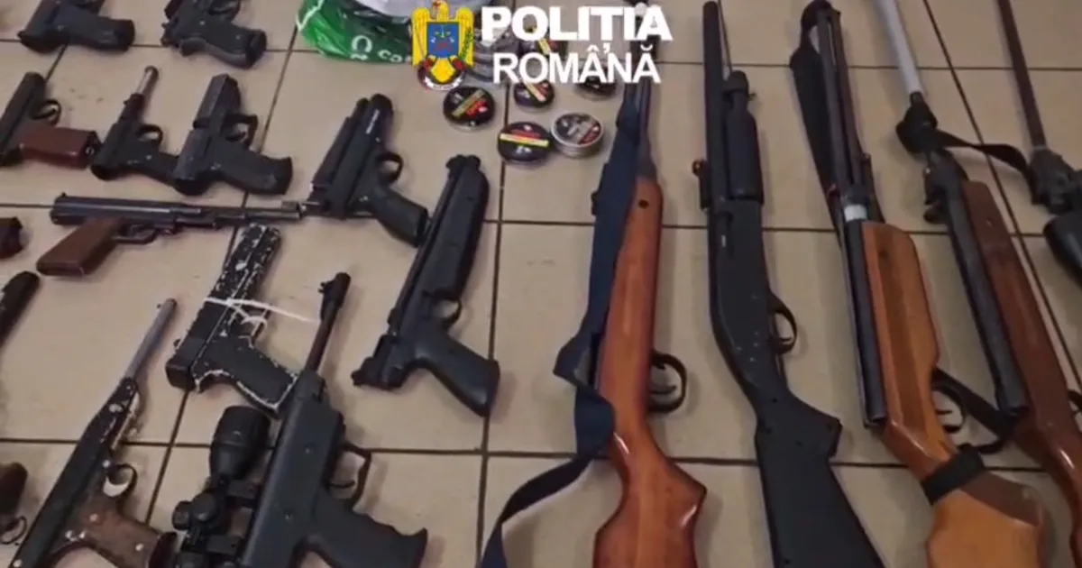 Depozit masiv de arme și muniție descoperit la un bărbat din Constanța după un anunț de vânzare online
