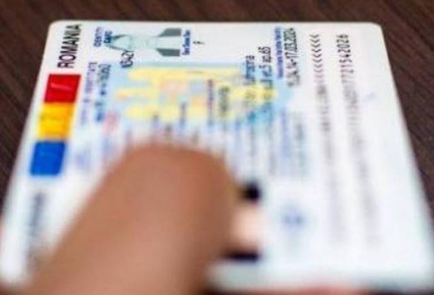 Noile cărți de identitate în România: Diferențe între modelul electronic și cel simplu