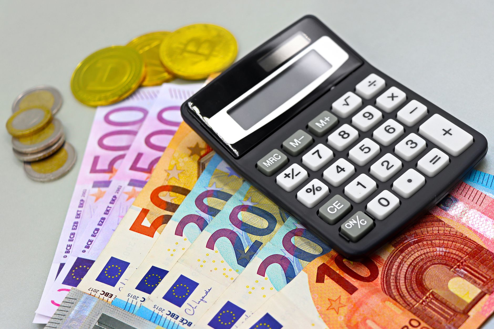 Cursul euro a atins un record istoric de 5,34 lei pe piața interbancară