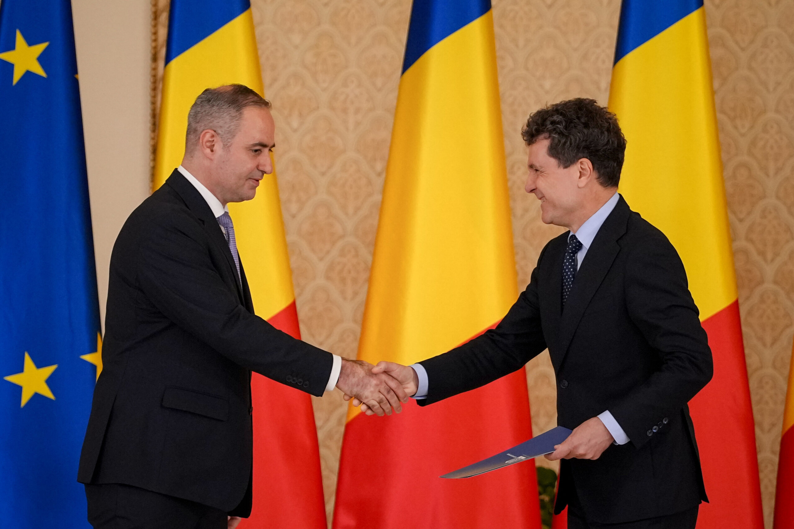 România păstrează ratingul de credit de la Standard & Poor's, evitând categoria junk