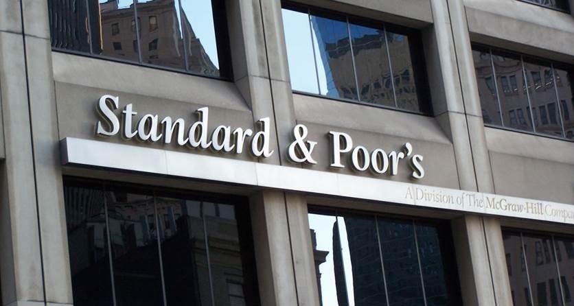 Standard & Poor’s menține ratingul României la limita investițiilor, fără retrogradare în categoria junk