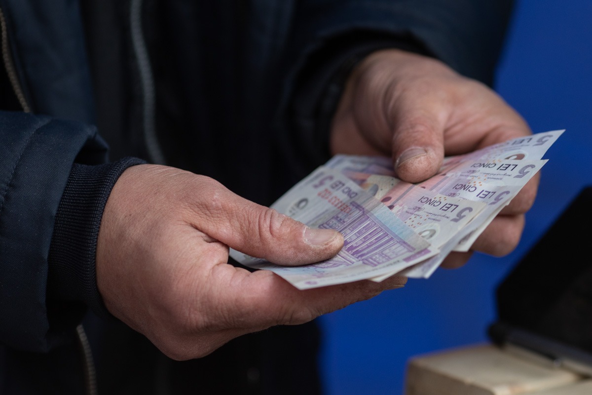 Majorările de salarii și pensii din 2027 vor fi limitate de deficitul bugetar și datoria publică