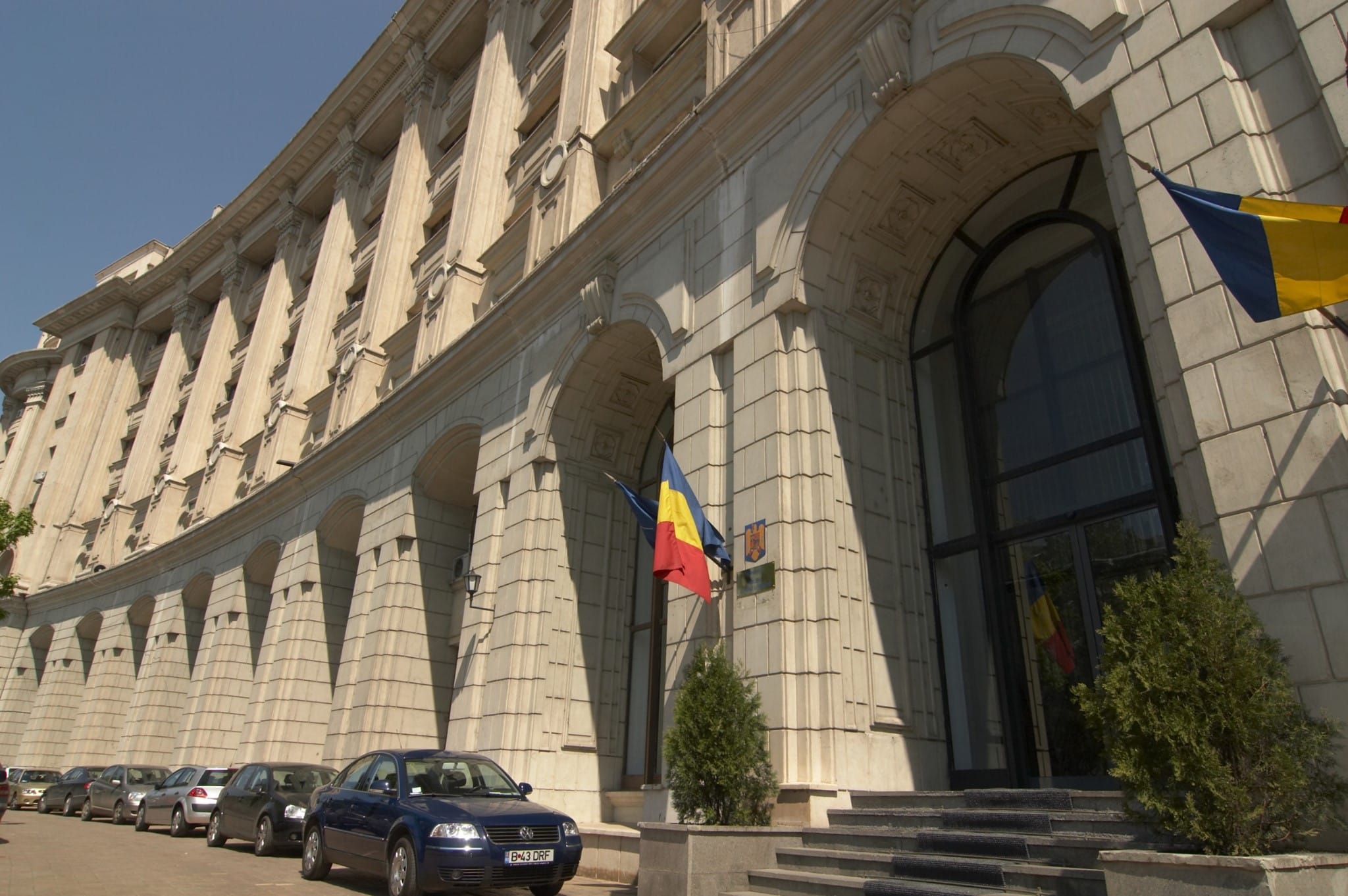 Standard & Poor's menține ratingul României la BBB-/A-3, dar păstrează perspectiva negativă