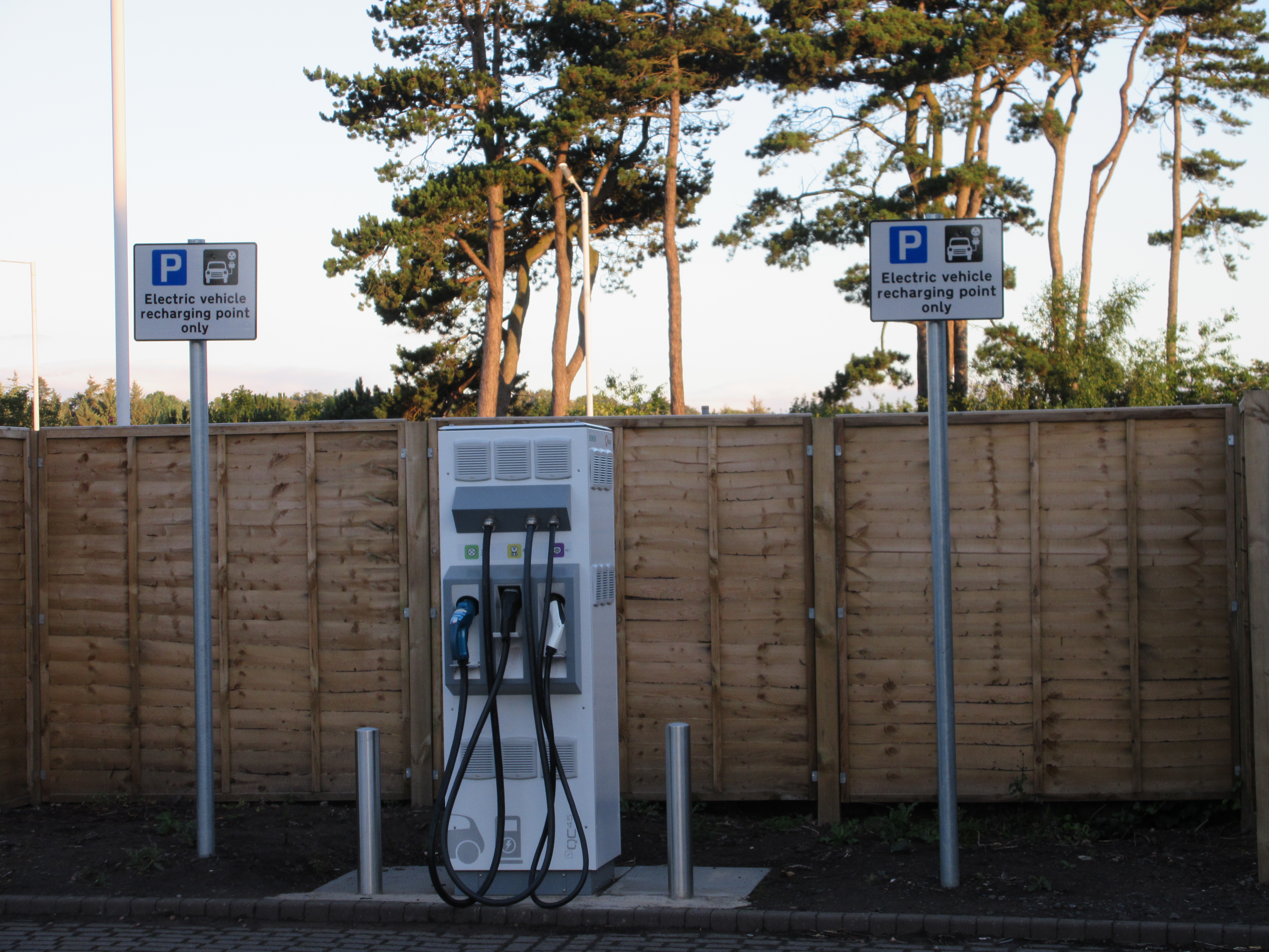 Cele mai ieftine mașini electrice din România: cum concurează producătorii autohtoni cu brandurile chineze