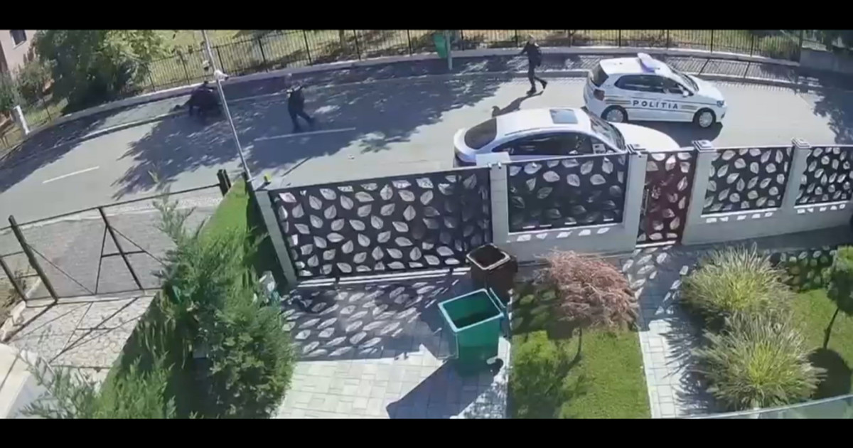 Bărbat amenință polițiștii cu un cuțit în Sectorul 6, după ce a furat bunuri dintr-o curte