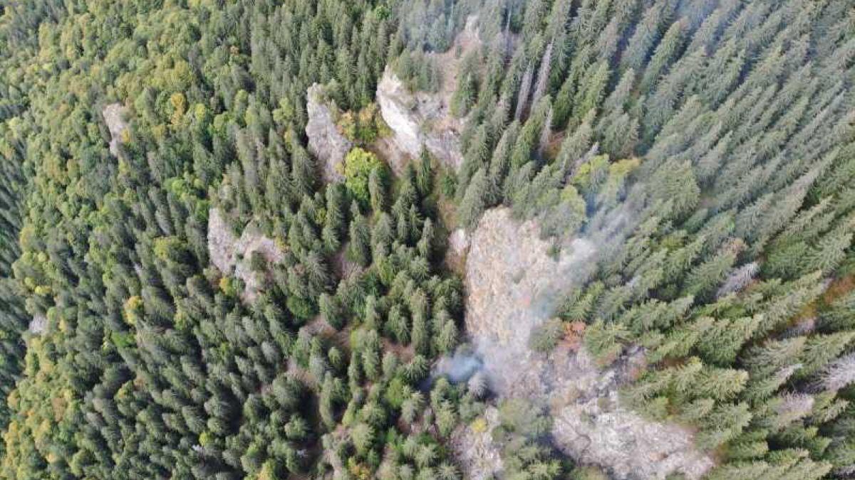 Intervenție de amploare în Valea Buta: Autoritățile au restricționat accesul în Retezat din cauza unui incendiu