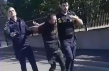 Bărbat cu un cuțit a jefuit o locuință din Sectorul 6 și a amenințat polițiștii în timpul unei urmăriri