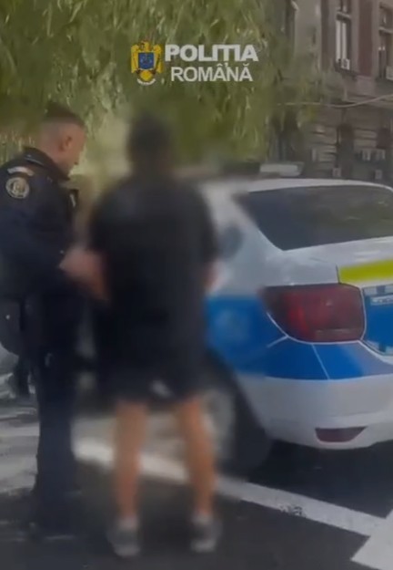 București: Un bărbat a fost arestat preventiv după ce a furat bunuri și a amenințat polițiștii cu un cuțit
