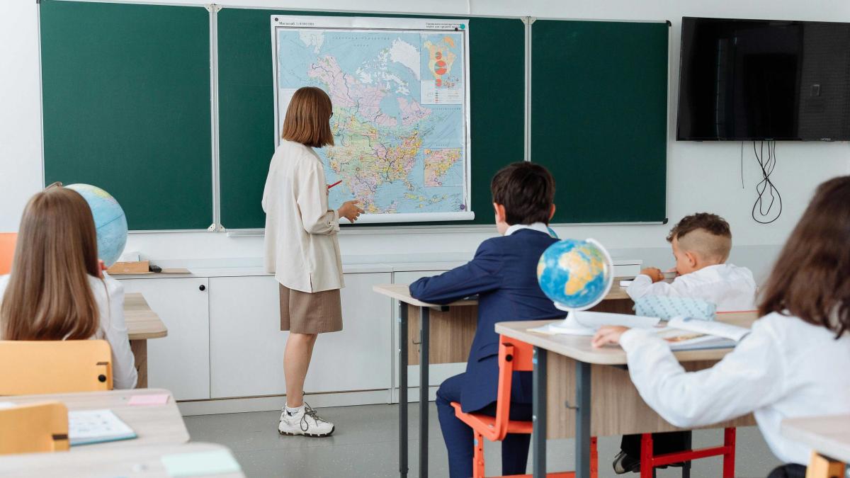 Modificări în evaluarea elevilor încep din anul școlar 2026-2027. Notele rămân în vigoare