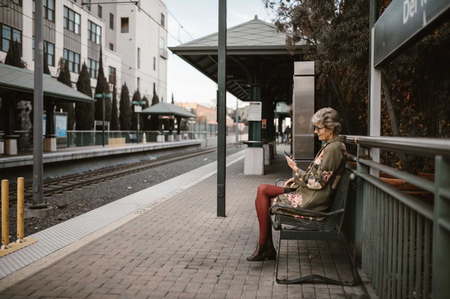 Cum pot beneficia pensionarii de reduceri la transportul național prin tichete speciale