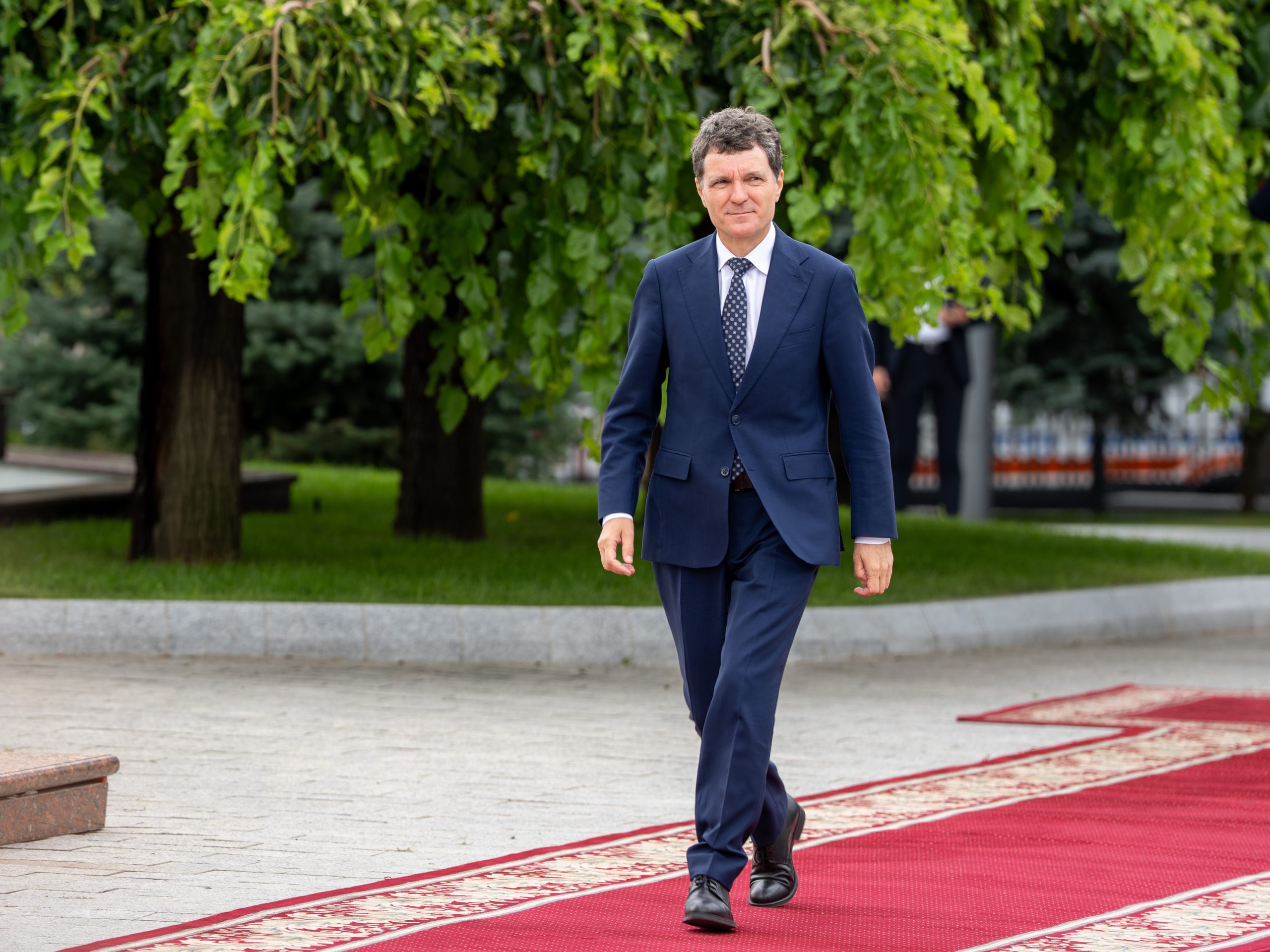 Nicușor Dan convoacă consultări cu partidele parlamentare pentru desemnarea unui nou prim-ministru