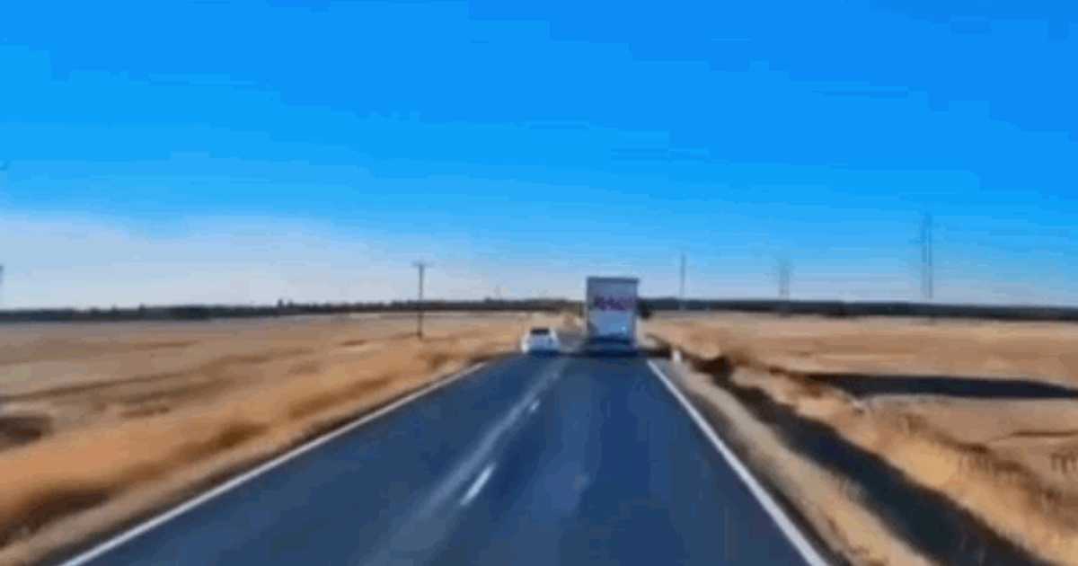 Accident grav în Mehedinți după o manevră de depășire riscantă. Un șofer de 25 de ani a consumat alcool