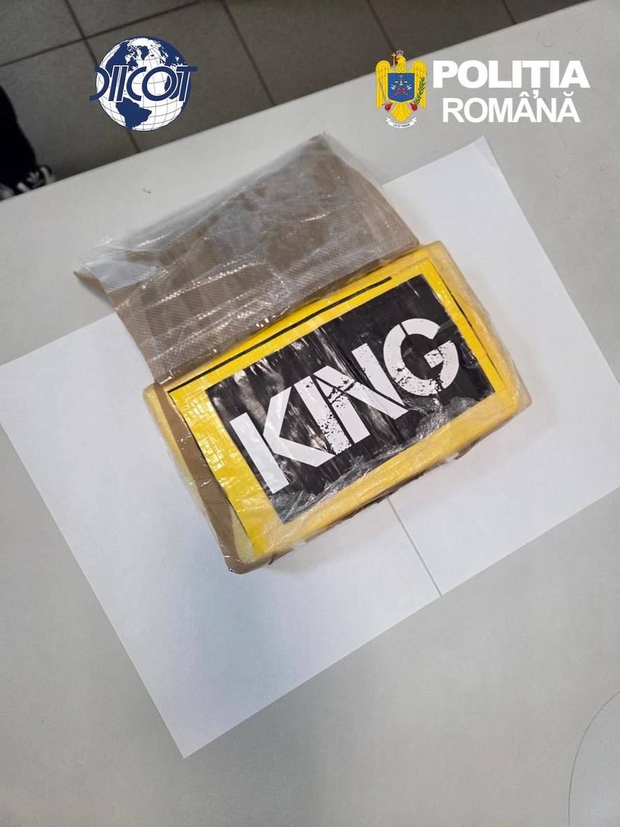 Un bărbat a fost arestat cu un kilogram de cocaină ascuns într-un compartiment special în mașină