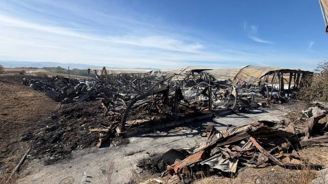 Incendiul de la stația de sortare a deșeurilor de lângă Sibiu a fost stins